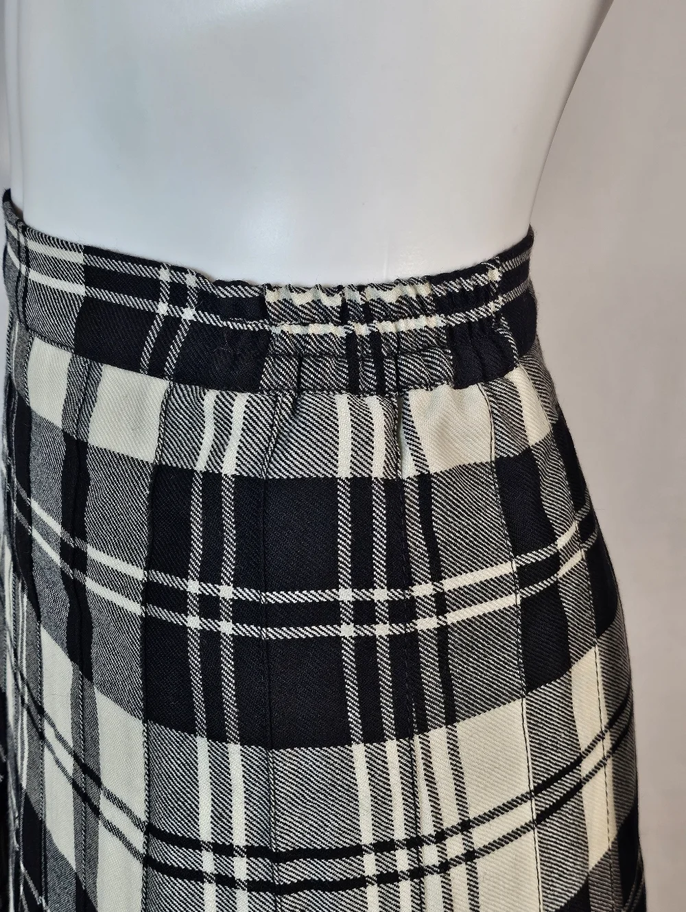 O'Neil Of Dublin 100% Wool Black & White Tartan Plaid Pleated Midi Skirt